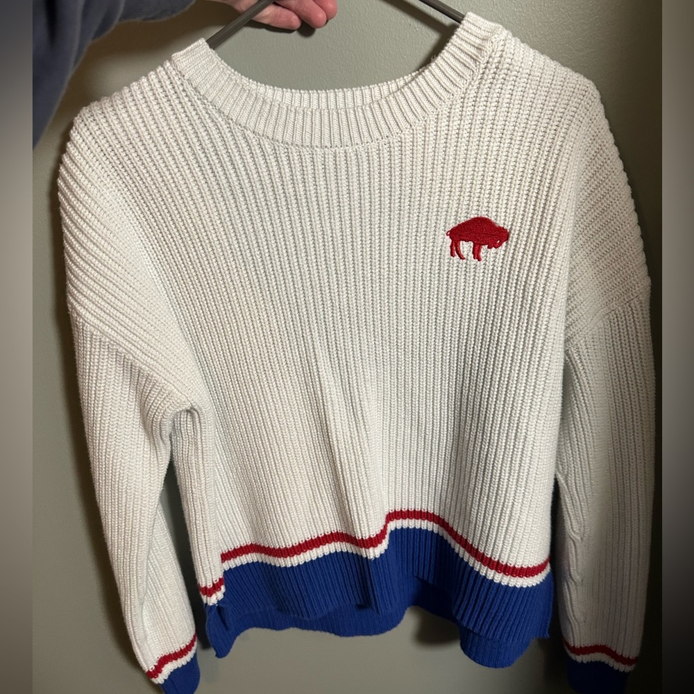 GUC Small Buffalo bills wear by Erin Andrew’s sweater